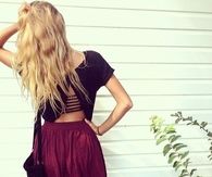Wavy blonde hair
