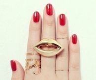 Kiss lips ring