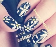 Daisy nails