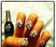 Zebra glitter nails