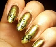 Golden green st patricks nails
