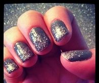 Glitter grey nails