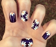 Daisy nails