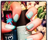 Spring mint nails
