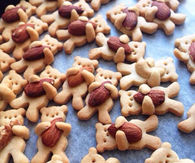 Almond bear cookies