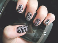 Fashion animal print nails