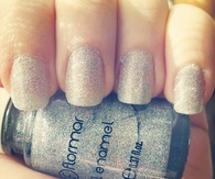 Holographic silver nails