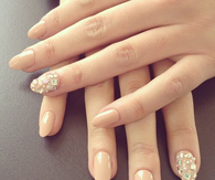 Nude stoned nails