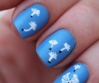 Blue dandelion nails