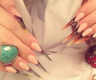 Narrow gel nails