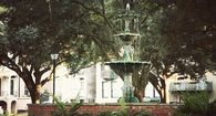 Trickling water fountain