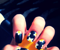 Daisy nails