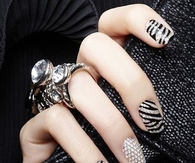 Black and white stripe nails